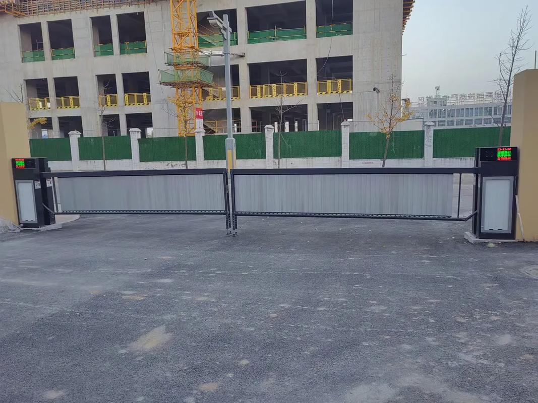 云南空降閘車牌識別系統(tǒng) 廠房工業(yè)領(lǐng)域智慧停車的革新應用